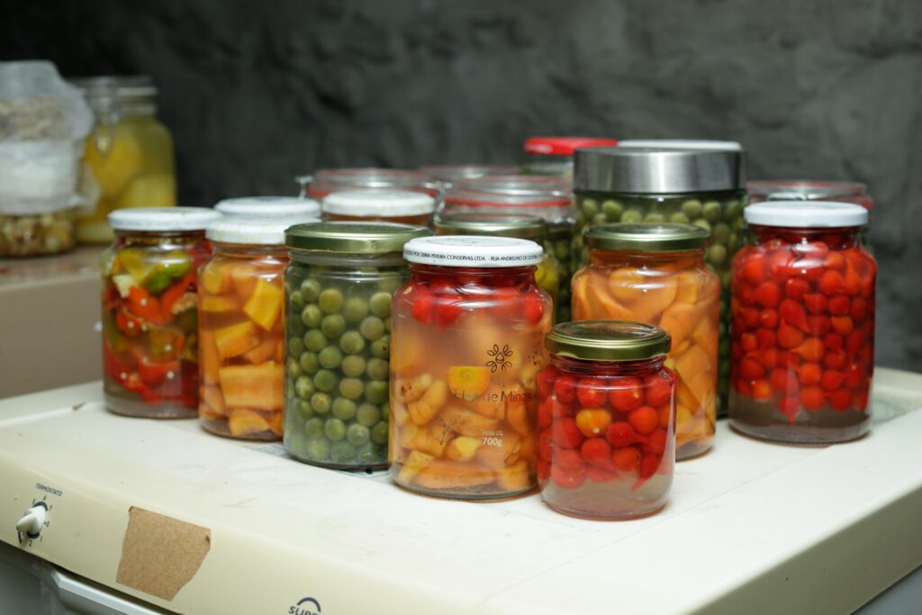 Fermentiertes Gemüse, dass in Salzlake eingelegt ist.